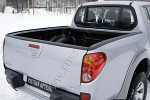 Накладка Русская Артель на задний откидной борт со скотчем 3M для Mitsubishi L200 IV 2006-2013. Артикул NML-024522
