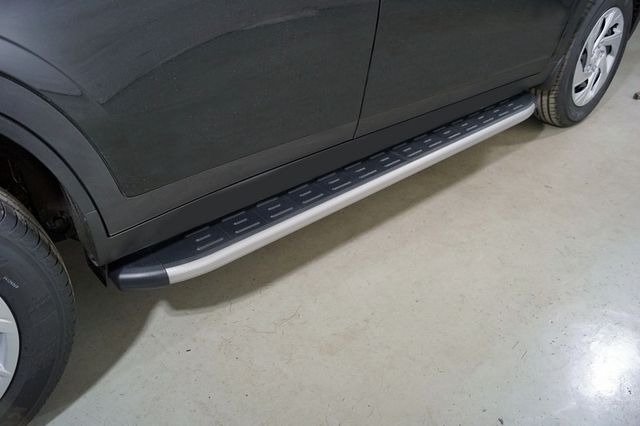 Пороги алюминиевые ТСС с пластиковой накладкой 1820 мм для Haval Dargo 2022-2026 Карбон серебро. Артикул HAVDAR22-28SL