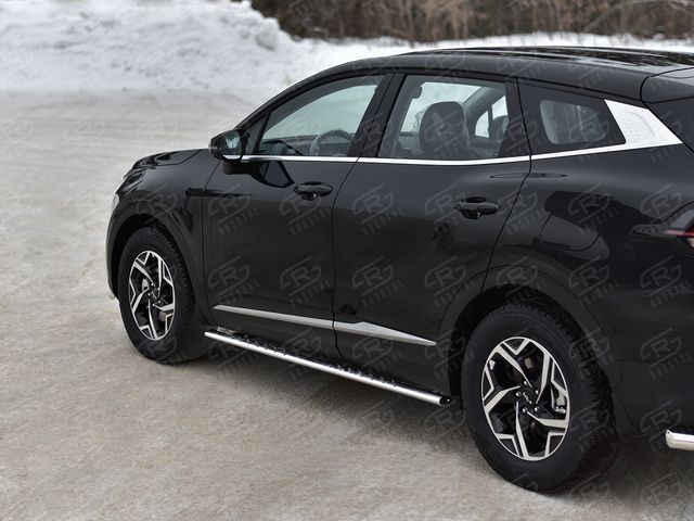 Защита порогов RusStal труба 75х42 овал с проступью для Kia Sportage V (кроме Style и X-Line) 2021-2026. Артикул KSO-004032