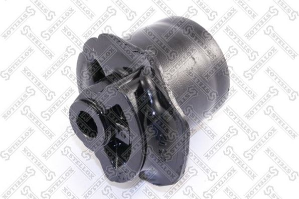 Сайлентблок переднего рычага подвески Stellox. Артикул 87-98143-SX