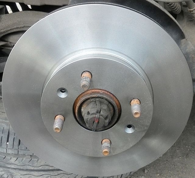 Тормозной диск Bosch. Артикул 0 986 479 R77