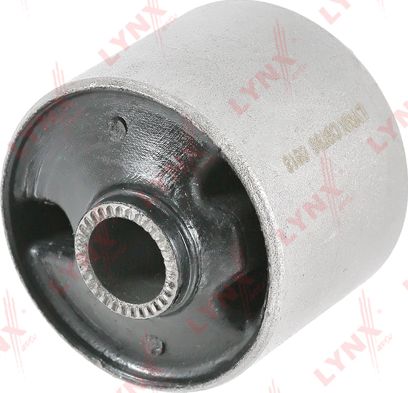 Сайлентблок переднего рычага подвески LYNXauto. Артикул C9756