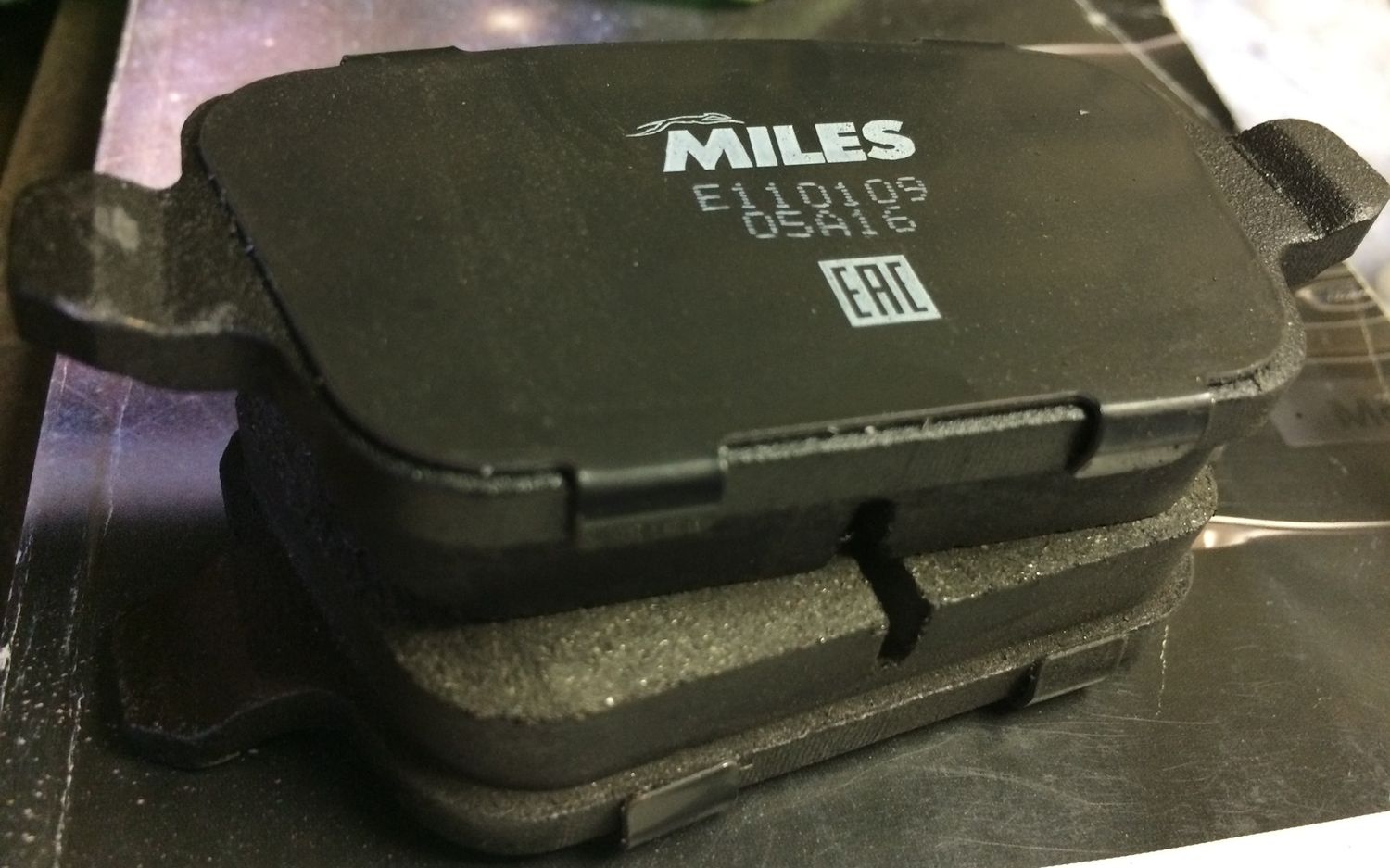 Тормозные колодки Miles (Semi-Metallic). Артикул E110109