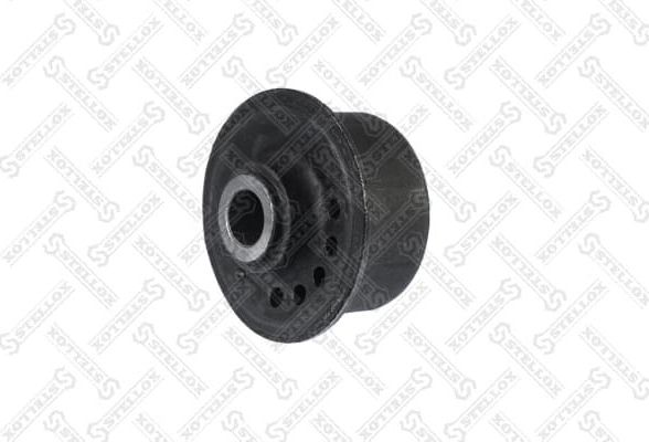 Сайлентблок переднего рычага подвески Stellox. Артикул 77-01979-SX