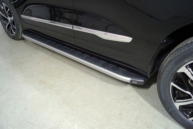 Пороги алюминиевые ТСС с пластиковой накладкой 1820 мм для Haval Jolion (1,5 л, 2WD) 2021-2026 Карбон серебро. Артикул HAVJOL21-28SL