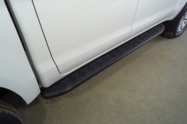 Пороги алюминиевые ТСС с пластиковой накладкой 1920 мм для JAC T6 (4WD) 2.0T (бенз) 2021-2026 Карбон черные. Артикул JACT621-04BL