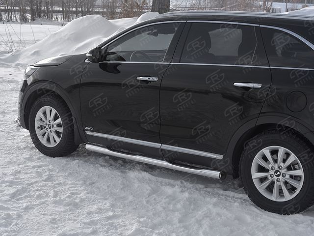 Защита порогов RusStal труба d76 с накладкой (вариант 2) для Kia Sorento III Prime рестайлинг 2017-2020. Артикул KSPT-0031382