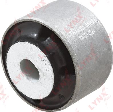 Сайлентблок переднего рычага подвески LYNXauto. Артикул B8353