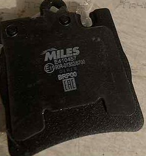 Тормозные колодки Miles (Low-Metallic). Артикул E410457