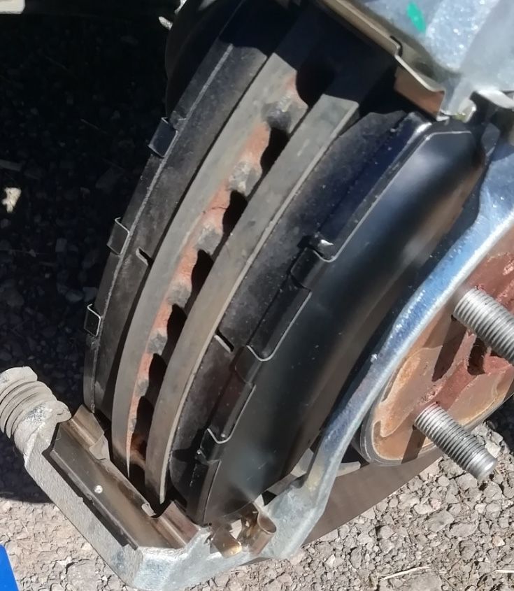 Тормозные колодки Sangsin Hi-Q. Артикул SP2115