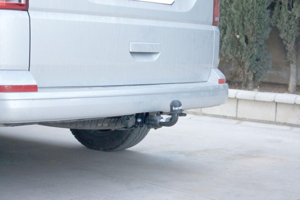 Фаркоп Aragon (быстросъемный крюк, горизонтальное крепление) для Volkswagen Transporter T5 2003-2015.. Артикул E6706DS