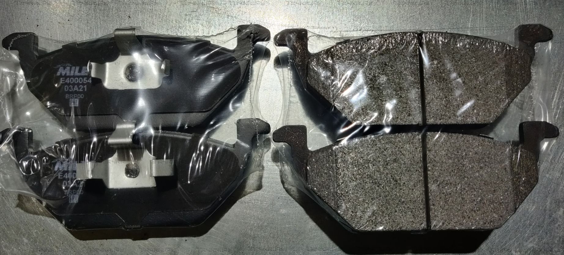 Тормозные колодки Miles (Low-Metallic) для SEAT Toledo II 1998-2006. Артикул E400054
