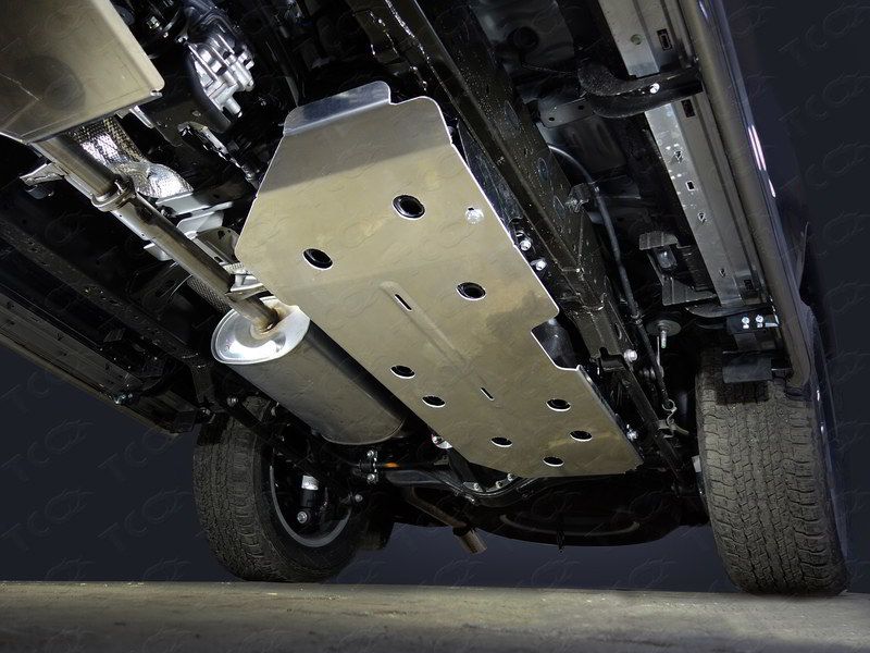 Защита алюминиевая ТСС (4 мм) для бака Lexus GX 460 2009-2023. Артикул ZKTCC00103