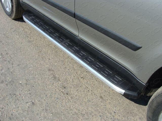 Пороги алюминиевые ТСС с пластиковой накладкой (1720 из 2-х мест) для Skoda Yeti 2014-2018. Артикул SKOYET14-13AL