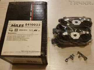 Тормозные колодки Miles (Low-Metallic) задние для Mitsubishi Lancer X 2007-2017. Артикул E410023