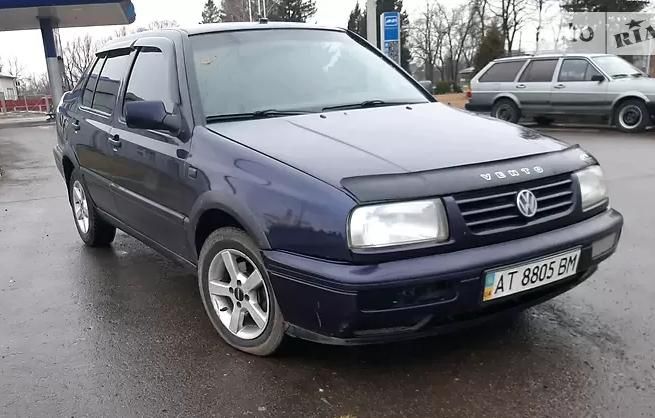 Дефлектор Vip-Tuning для капота Volkswagen Vento 1992-1998. Артикул VW23