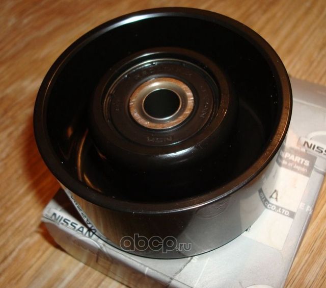 Натяжной ролик (натяжитель) приводного поликлинового ремня Nissan. Артикул 11927ED00B
