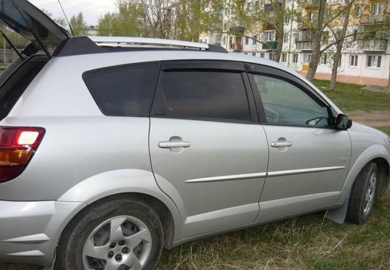 Дефлекторы Cobra Tuning для окон Pontiac Vibe I 2002-2007. Артикул P20101