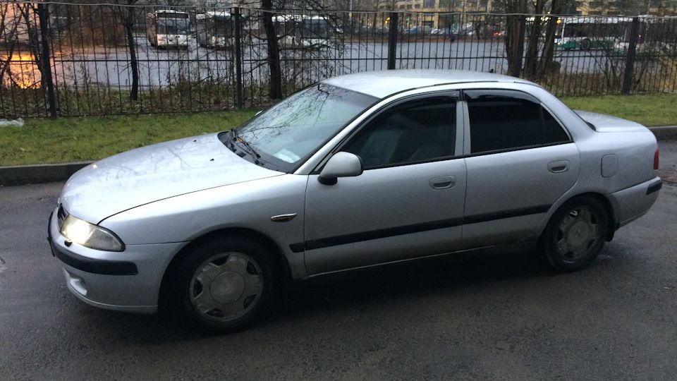 Дефлекторы Cobra Tuning для окон Mitsubishi Carisma седан 1995-2004. Артикул M42695