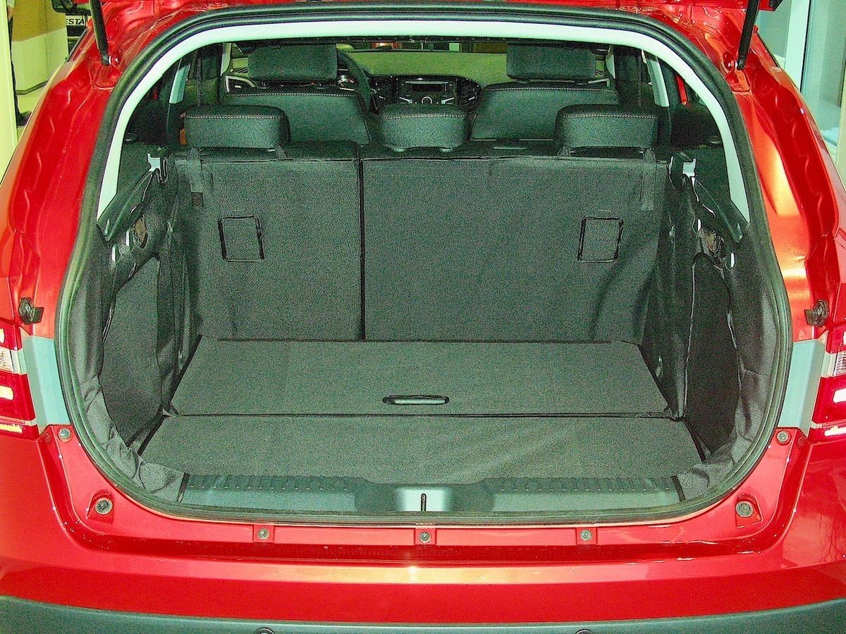 Защитный чехол AUTOSMSTUDIO "Maxi" в багажник автомобиля для Lada Vesta 2181 универсал 2015 -2026, черный. Артикул TP-LWSW-MAXI-BL