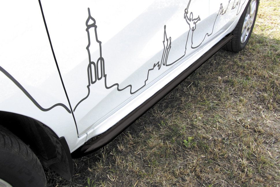 Пороги Slitkoff d42 труба с гибами для Lada Xray 2015-2026 Черные. Артикул LadXR009B