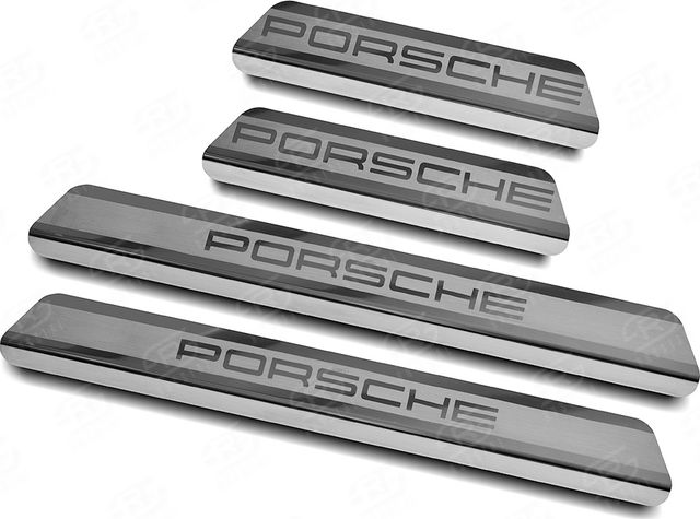 Накладка RusStal на пороги (лист нерж. шлифованный с надписью) для Porsche Cayenne III 2017-2026. Артикул PCAYEN17-03