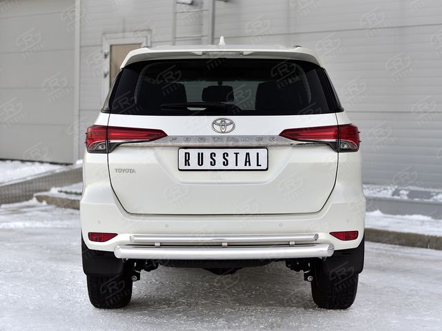 Защита RusStal заднего бампера d76 дуга-d42 дуга для Toyota Fortuner II 2020-2026. Артикул TFRZ-003539