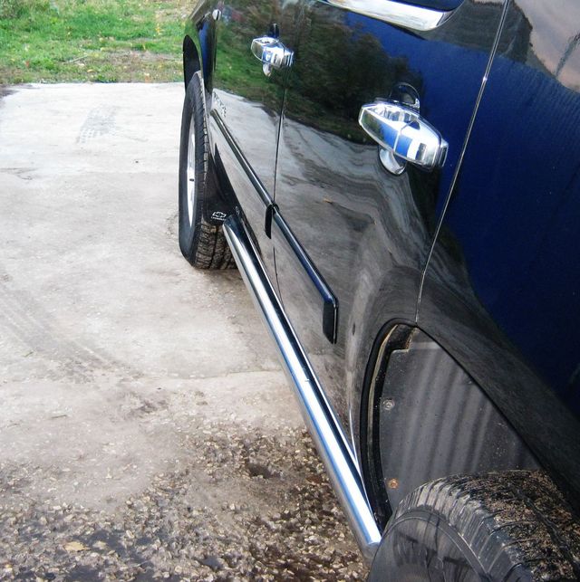 Защита порогов RusStal труба d76 с накладками (вариант 1) для Chevrolet Tahoe III до рестайлинга 2006-2011. Артикул TCT-0006221