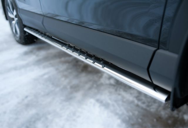 Защита порогов RusStal труба d75х42 овал с проступью для Toyota RAV4 IV 2015-2026. Артикул TR4O-002198