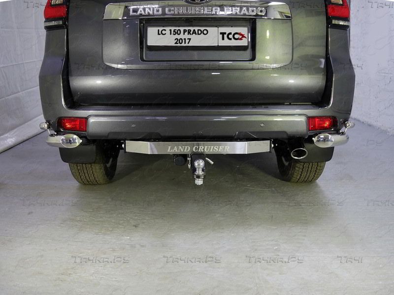 Фаркоп ТСС оцинкованный под американский квадрат для Toyota Land Cruiser Prado 2009-2023 (нерж. шар) с накладкой с надписью Land Cruiser. Артикул TCU00062N