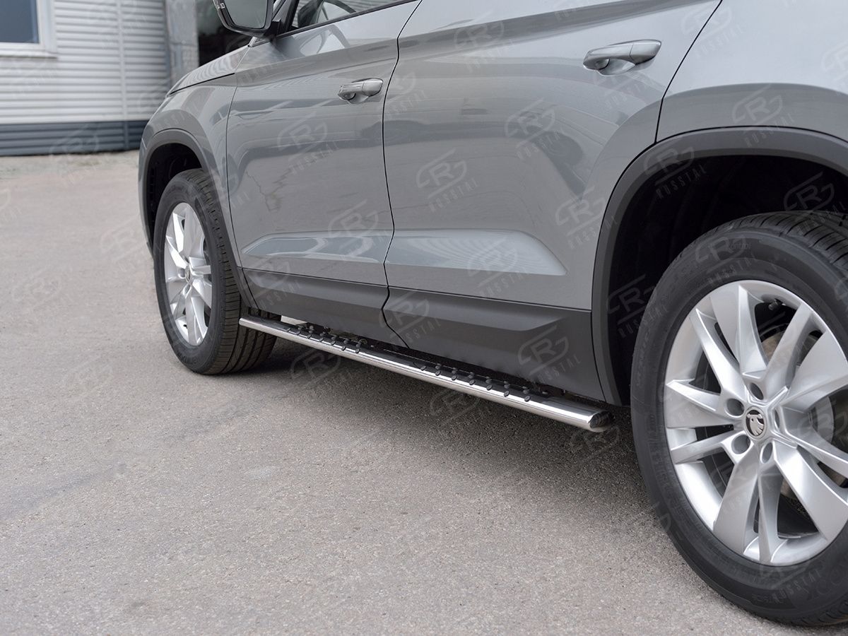 Защита порогов RusStal труба 75х42 овал с проступью для Skoda Kodiaq 2017-2026. Артикул SKKO-002772