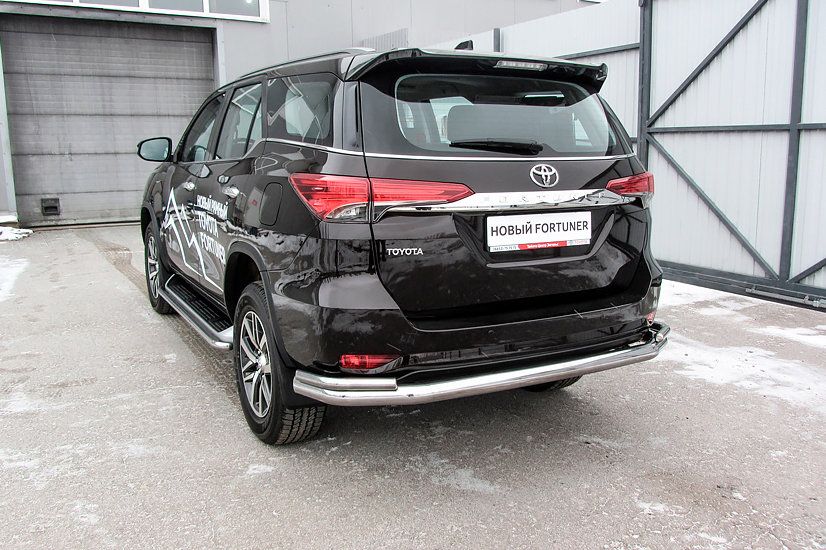 Защита Slitkoff заднего бампера d76+d42 двойная длинная для Toyota Fortuner II (для России) 2017-2026. Артикул TFOR-006