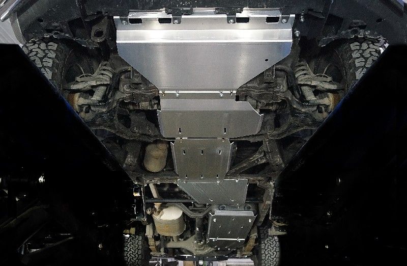 Защита алюминиевая ТСС (4 мм) для радиатора, картера, КПП, РК, бака, емкости AdBlue Dongfeng DF6 Luxury 2022-2026. Артикул ZKTCC00584K