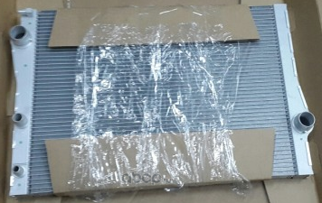 Радиатор охлаждения двигателя BMW. Артикул 17117533472