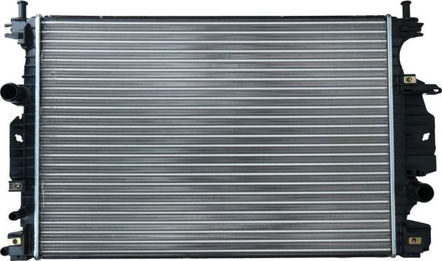 Радиатор охлаждения двигателя Kamoka. Артикул 7705082