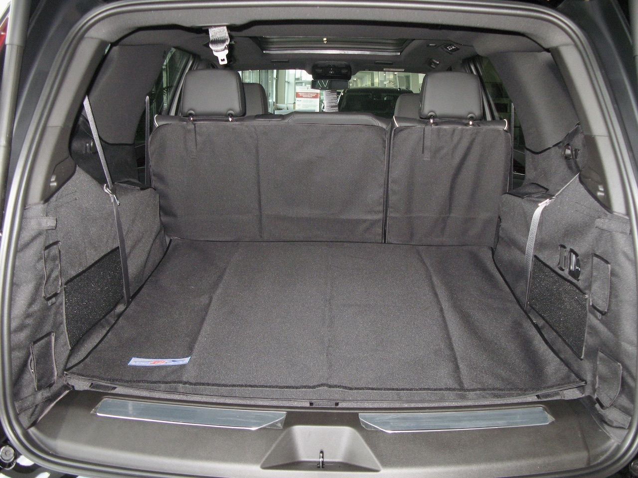 Защитный чехол AUTOSMSTUDIO "Maxi" в багажник автомобиля для Cadillac Escalade V 05.2021-2026, серый. Артикул TP-CHTA-V-MAXI-GR