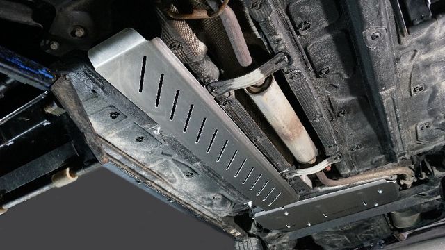 Защита алюминиевая ТСС (4 мм) для топливной магистрали Lada Vesta Cross 2022-2026. Артикул ZKTCC00650