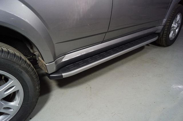 Пороги алюминиевые ТСС с пластиковой накладкой 1720 мм для Haval H5 2020-2026 Карбон серебро. Артикул HAVH520-32SL