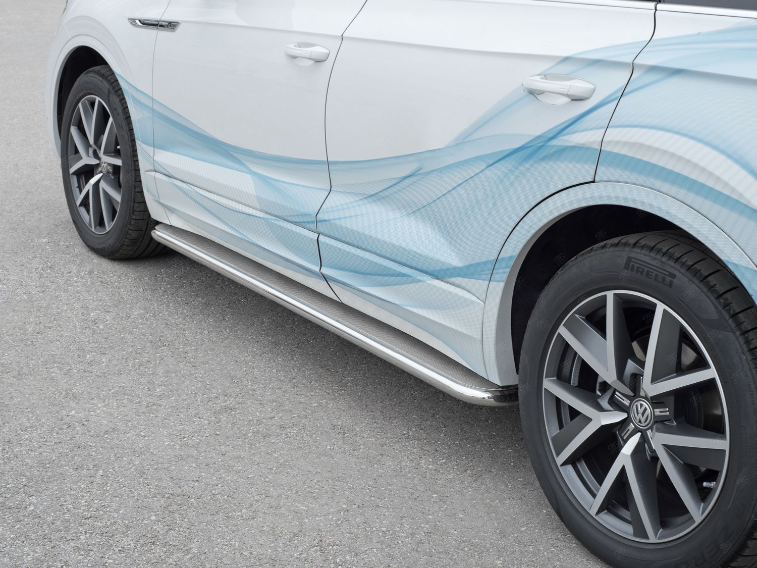 Защита порогов RusStal труба d42 с листом (Лист нерж, проф. нерж) (Вариант 3) для Volkswagen Touareg III 2018-2026. Артикул VWTL-0030653