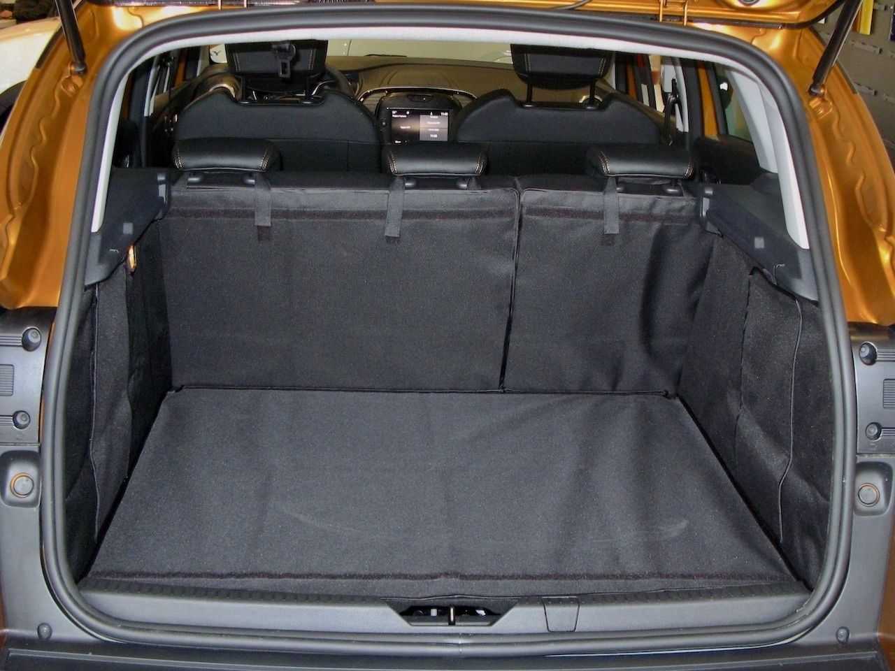 Защитный чехол AUTOSMSTUDIO "Maxi" в багажник автомобиля для Renault Kaptur 04.2016-2026, черный. Артикул TP-RKPT-MAXI-BL