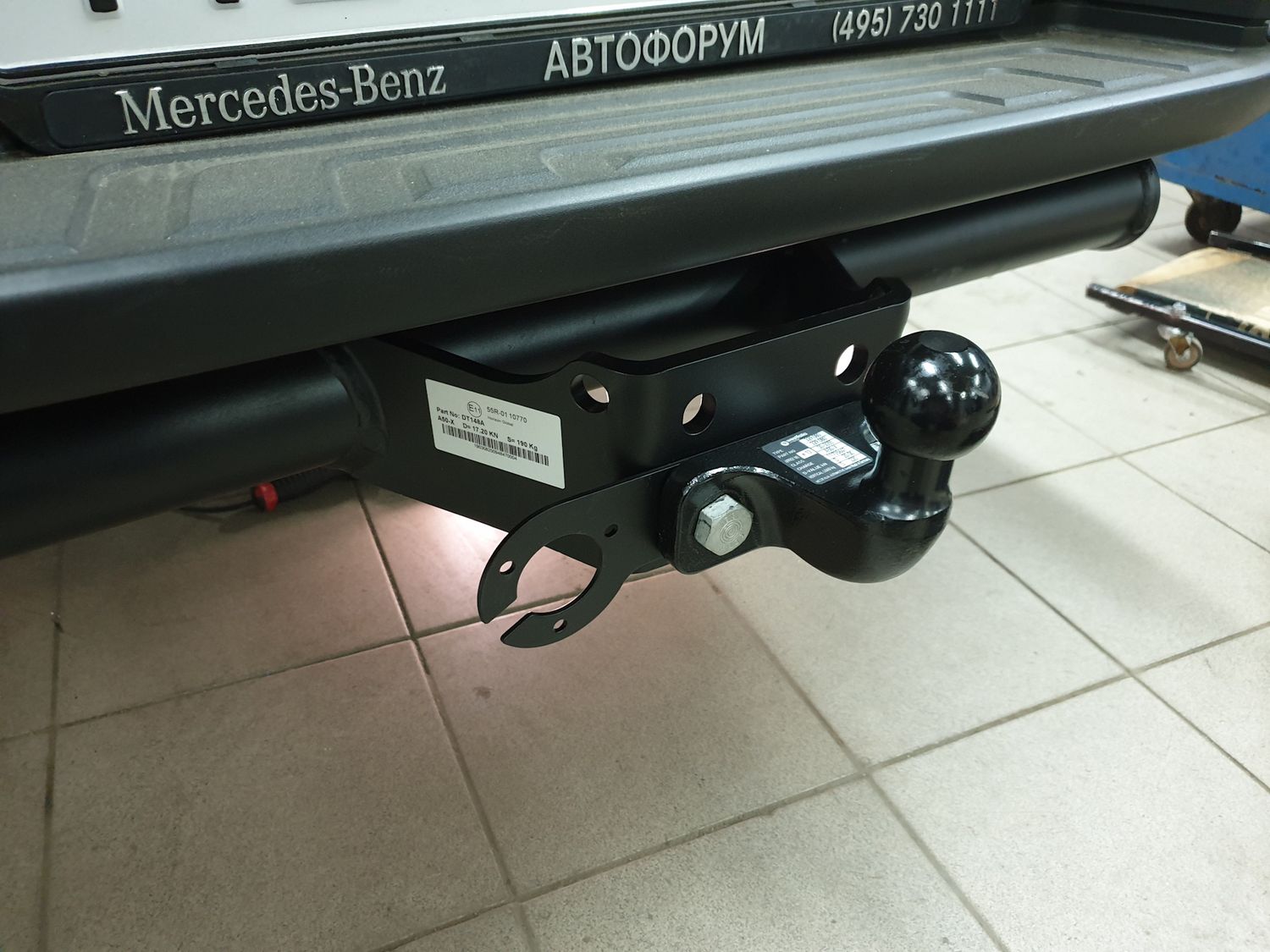 Фаркоп Westfalia для Mercedes X-Class 2017-2020. Фланцевое крепление. Артикул 332353600001