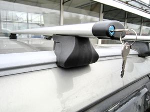 Багажник на рейлинги INTER Integra 130 см (Аэродинамические дуги с замком). Артикул 5517+1106