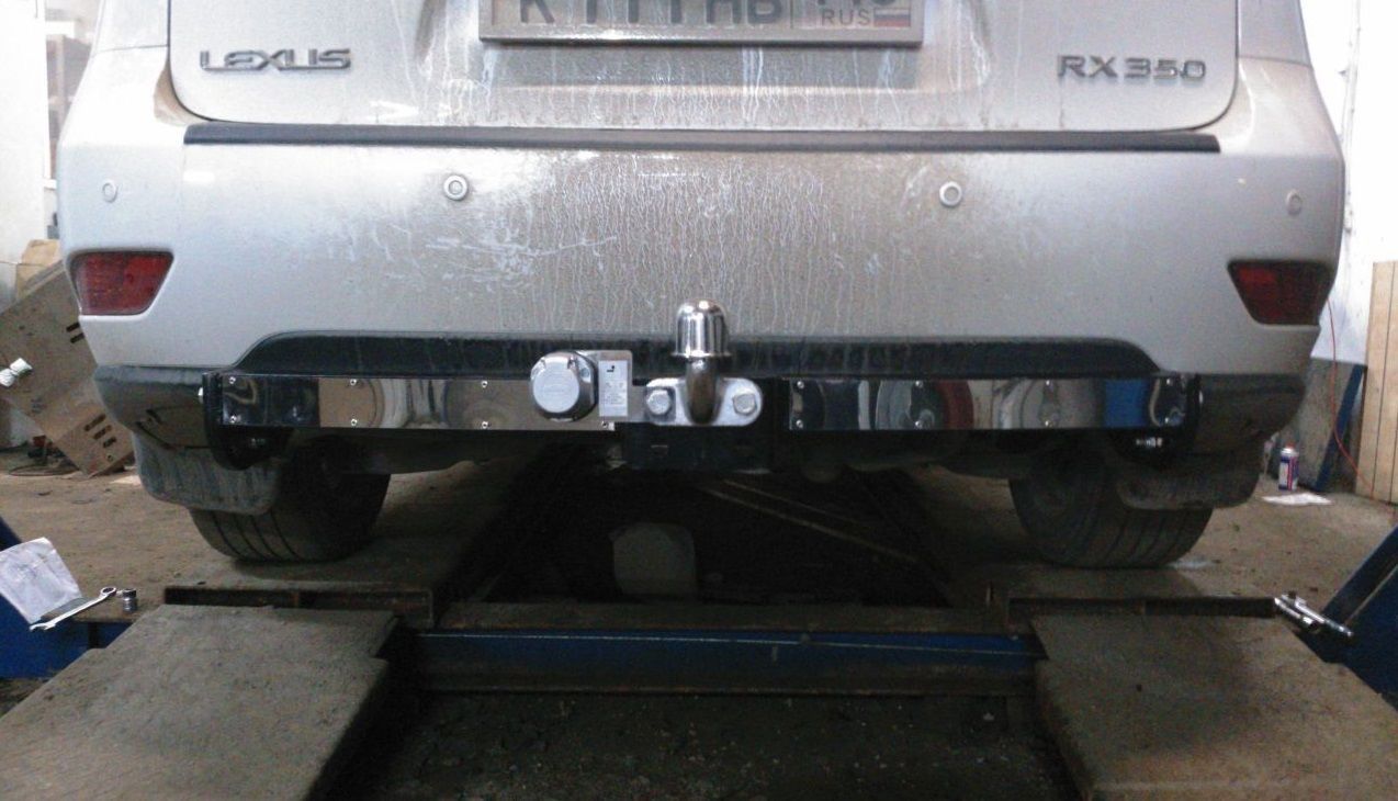 Фаркоп Лидер-Плюс для Lexus RX 300/330/350/400 2003-2009 (с накладкой из нерж. стали). Фланцевое крепление. Артикул L101-F(N)