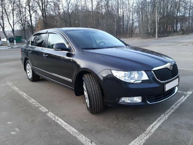 Дефлекторы Cobra Tuning с хромированным молдингом для окон Skoda Superb II 2008-2013. Артикул S20908CR