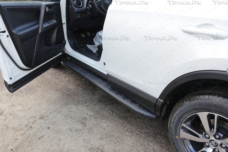 Пороги алюминиевые ТСС с пластиковой накладкой 1720 мм для Toyota RAV4 IV рестайлинг 2015-2019 Карбон черные. Артикул TOYRAV15-19BL