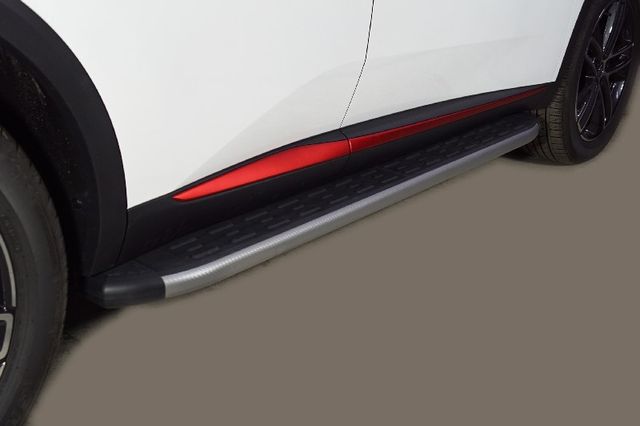 Пороги алюминиевые ТСС с пластиковой накладкой 1720 мм для Changan CS55 Plus 2WD 1.5T 2023-2026 Карбон серебро. Артикул CHANCS55PL23-07SL