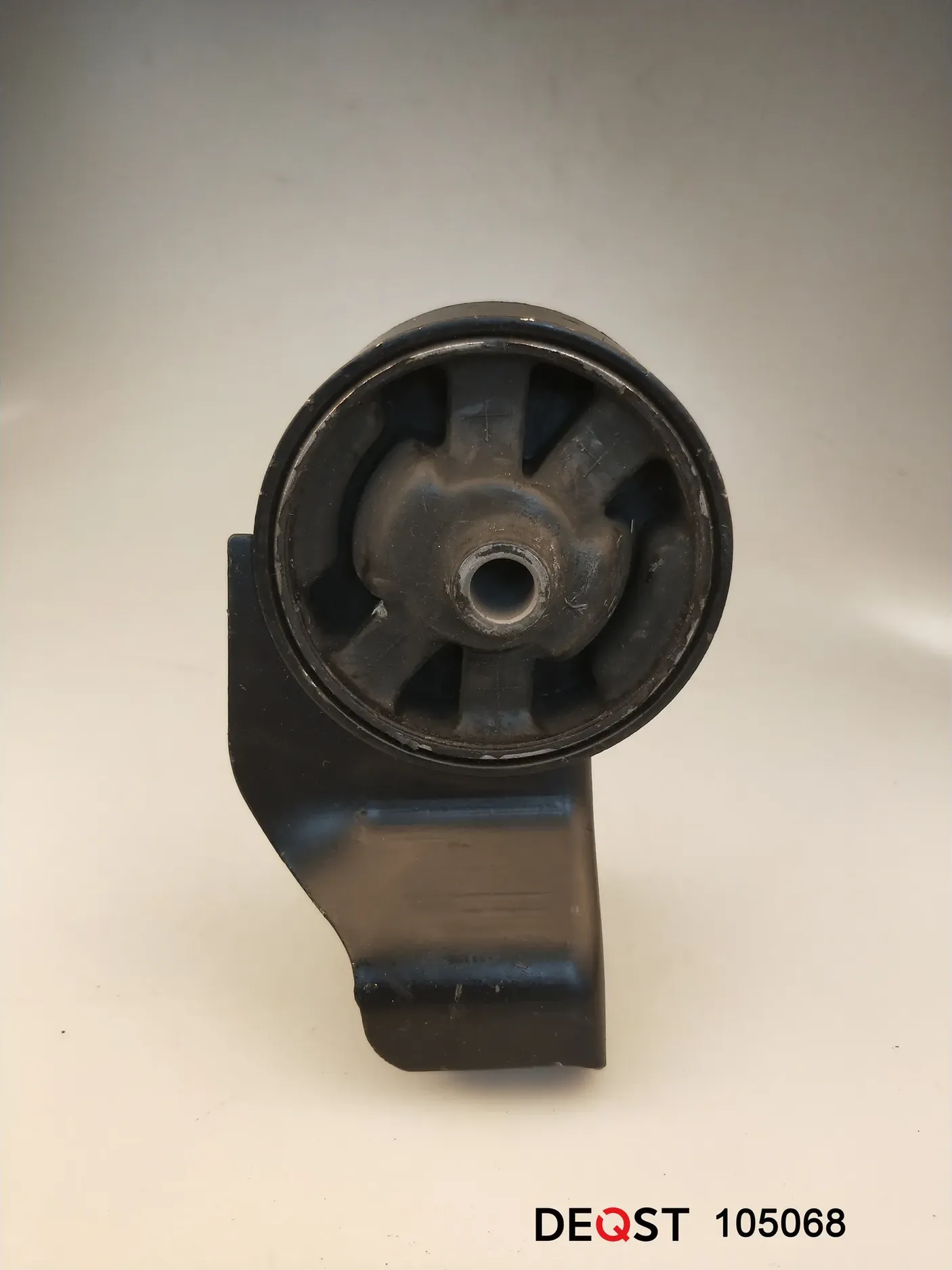 Опора двигателя и КПП (Deqst). Артикул 105068