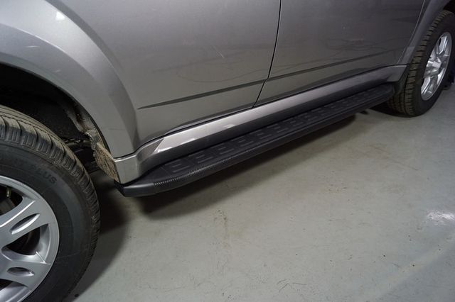 Пороги алюминиевые ТСС с пластиковой накладкой 1720 мм для Haval H5 2020-2026 Карбон черные. Артикул HAVH520-32BL