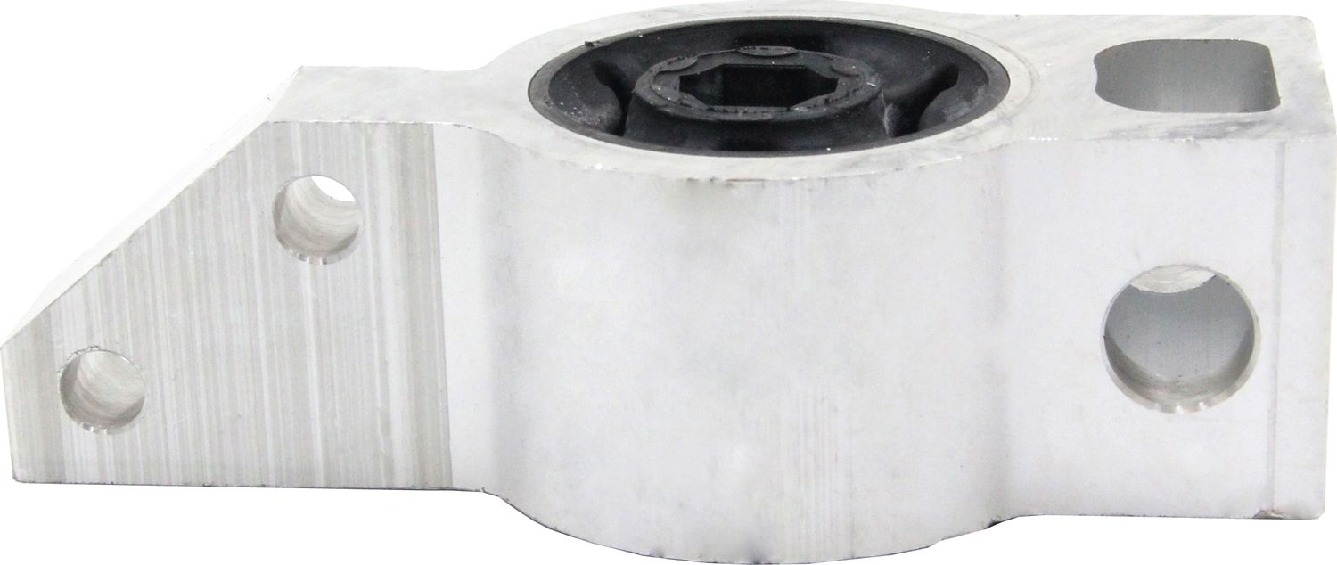 Сайлентблок переднего рычага подвески CTR. Артикул GV0847