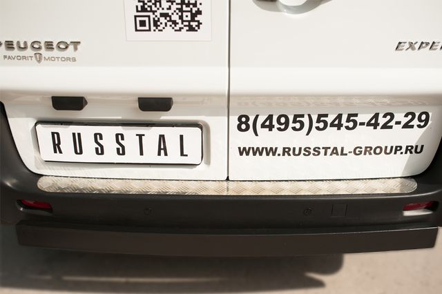 Декоративная защита RusStal на задний бампер (лист алюм. квинтет) для Peugeot Expert Короткая база II 2007-2012. Артикул PEXN-002123